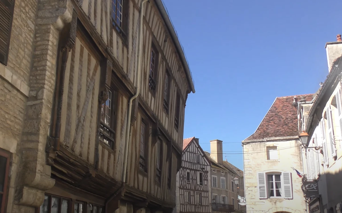 Noyers-sur-Serein (89)